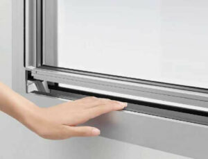 02-thiet-ke-thong-minh-tu-dung-khi-gap-vat-can-300x229-7