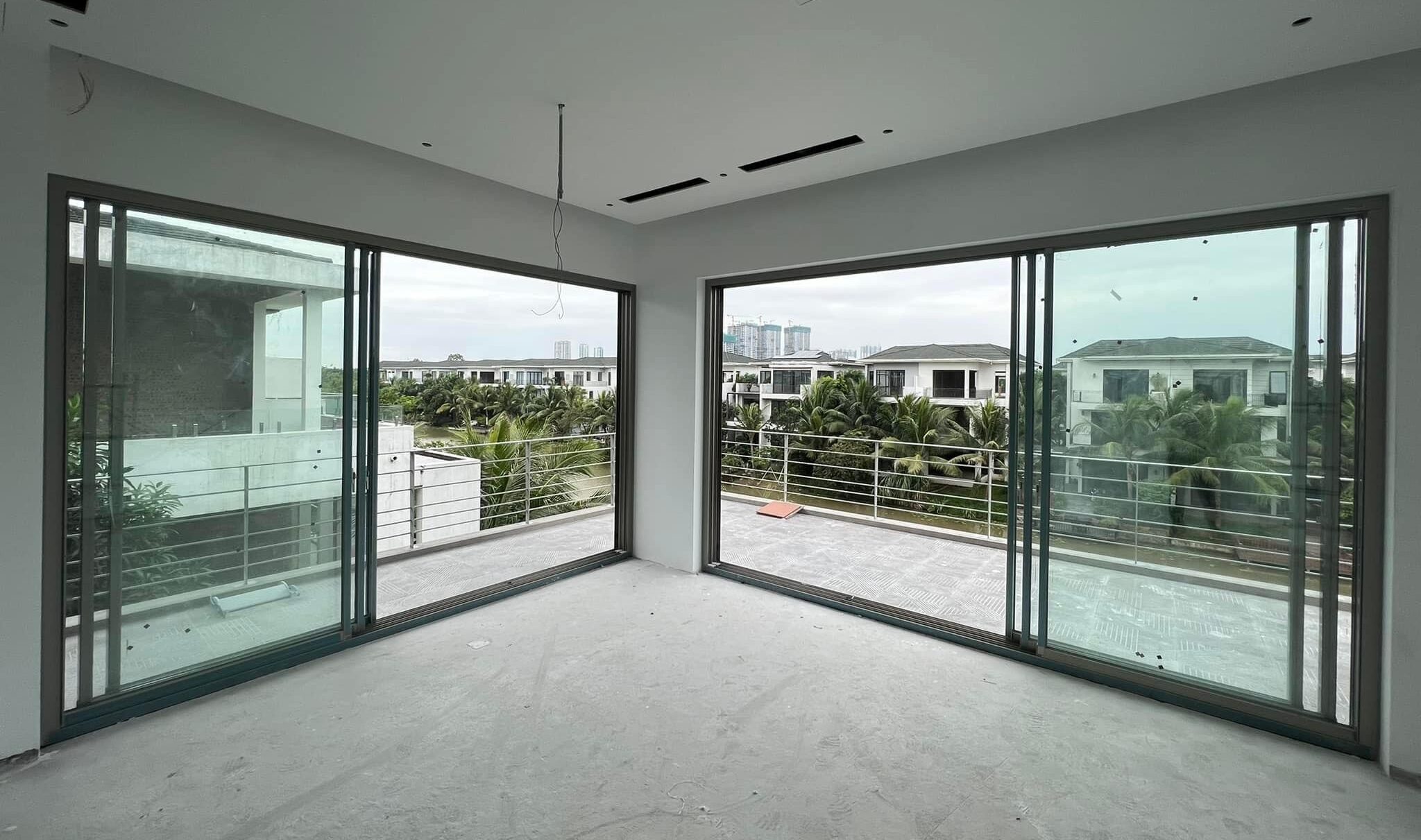 Mẫu cửa nhôm trượt view lớn